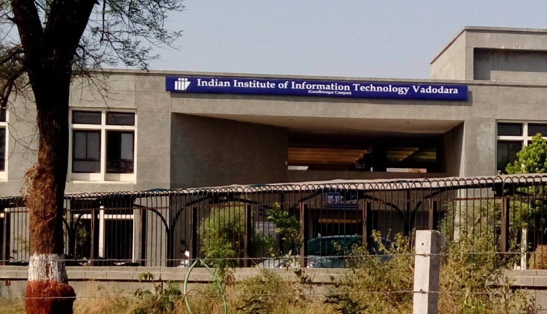 Indian Institute of Information Technology Vadodara Employees, Location,  Alumni | LinkedIn