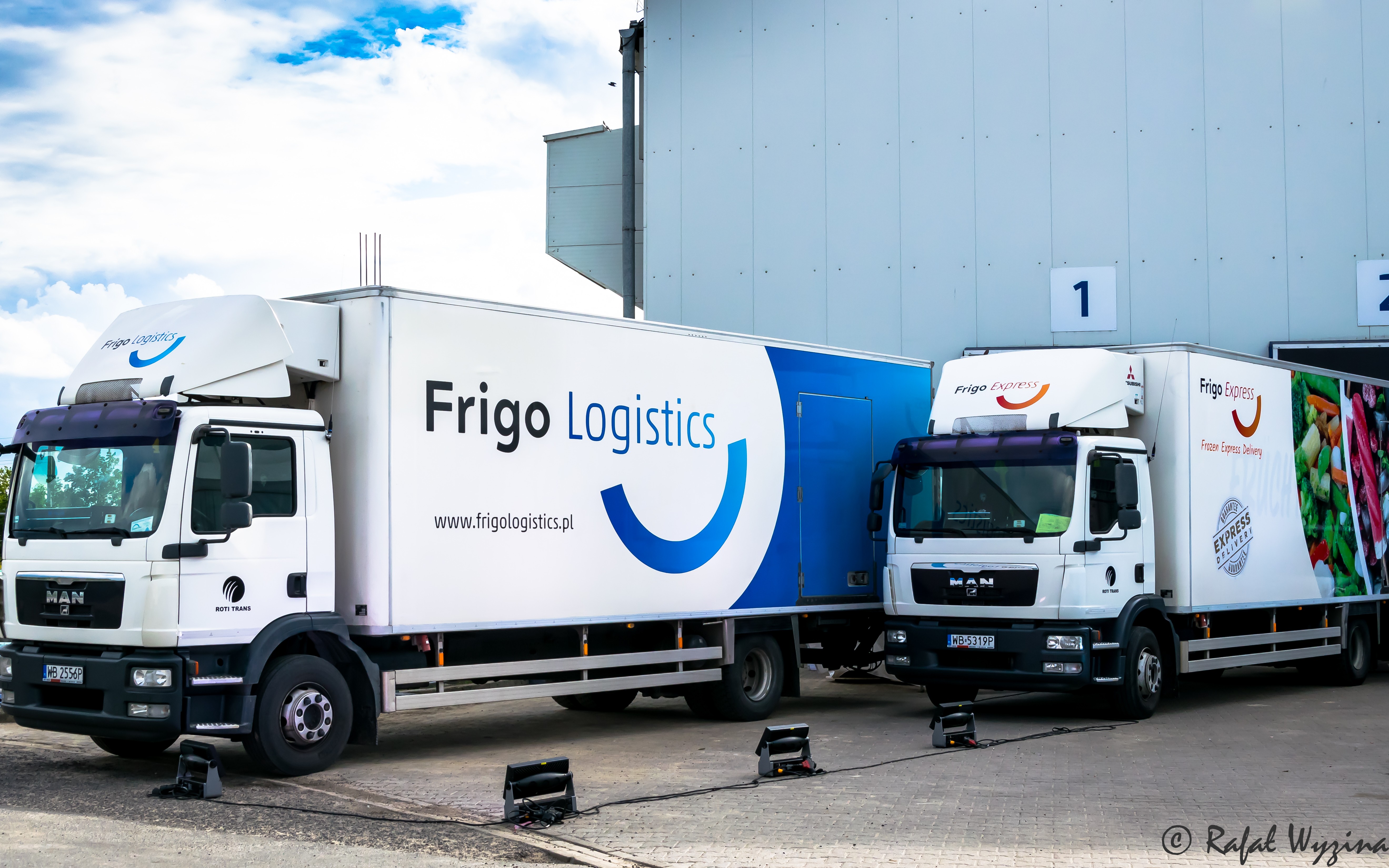 Тут и там логистикс. Frigo Express. Фриго фургон. Frigo Serbia Trucks Logistics. Frigo Trans фототехники 2005.