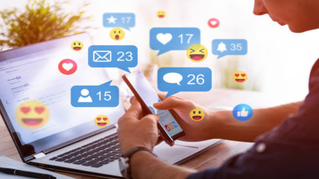 How Does Social Media Affect Our Mental Health? How Does Social Media Affect Our Mental Health?