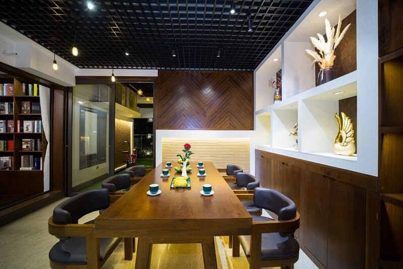 Showroom cửa hàng cung cấp bàn ăn gỗ nguyên khối đẹp, cao cấp tại HCM